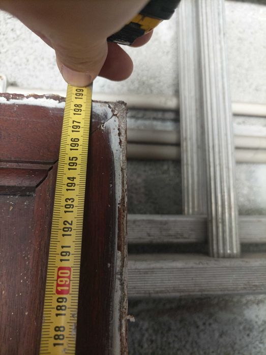 Porta em madeira maciça