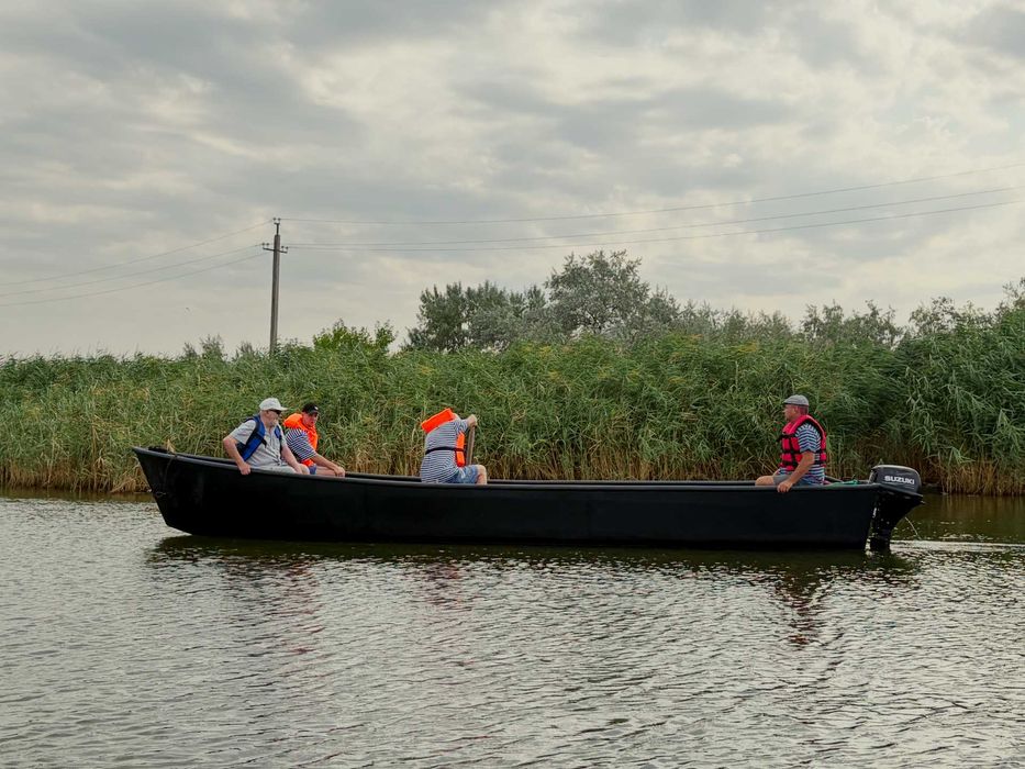 Ударостійкий рибальський човен довжиною 7,5 м з HDPE