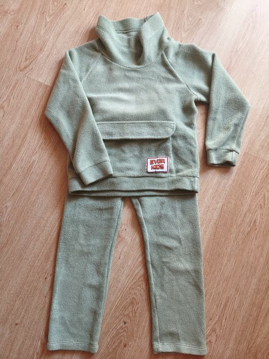 Теплий флісовий костюм Evgakids. Розмір 116-122.