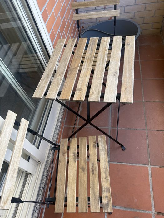 Conjunto de exterior- mesa e duas cadeiras
