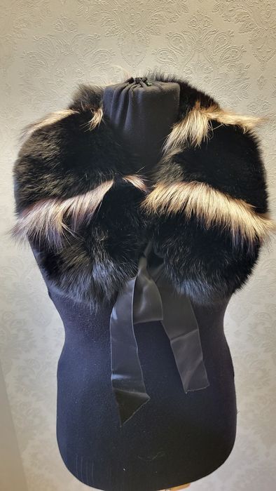 Ozdobny kolnierz z futra lisa