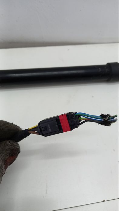 Амортизатор крышки багажника Ford C-max II 2010-2019 AM51R404C85AC