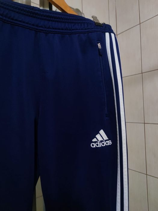 Męskie spodnie S  dresowe marki adidas w kolorze granatowym charaktery