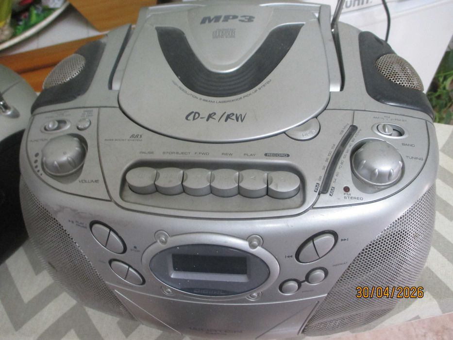 2 rádios - Grundig e Worten para reparação