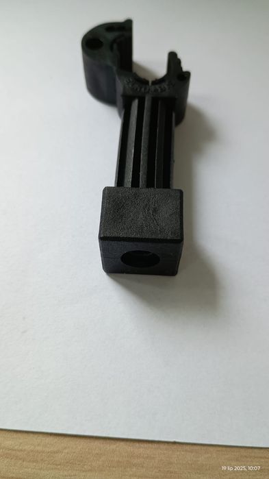 Uchwyt do drutu odgromowego