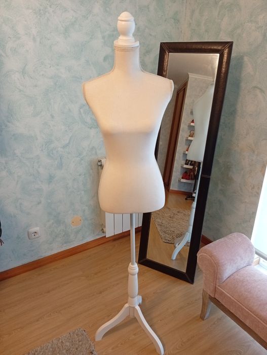 Busto Feminino de Costureira