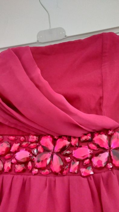 Sukienka  z odsłoniętymi ramionami  - Ax Paris