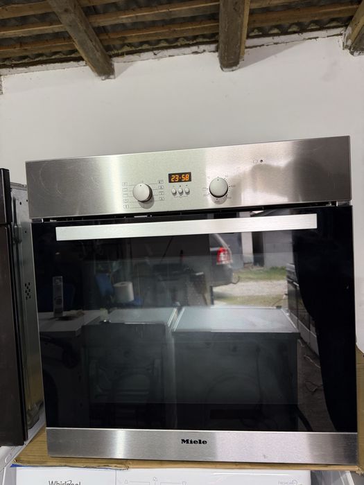 Вбудована духова  шафа  Miele