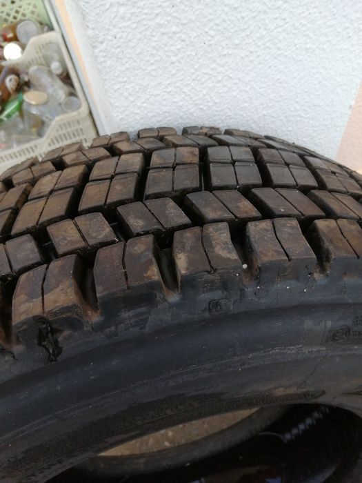 Vendo pneus recsuchutados