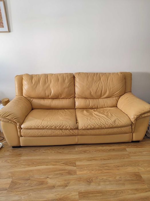 Sofá em pele castanho claro