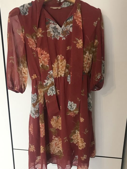 Продам сукню гарну