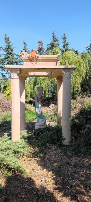 Ozdoba ogrodowa dekoracja rzeźba mauzoleum