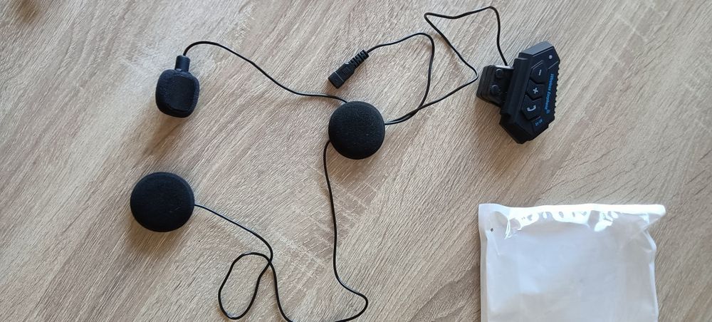 Fones de ouvido para capacete