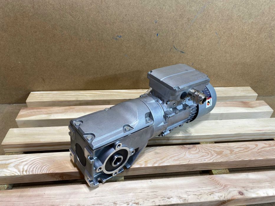 motoreduktor / przekładnia 0,25kW 43,5obr. 3fazowy HAMULEC Lenze