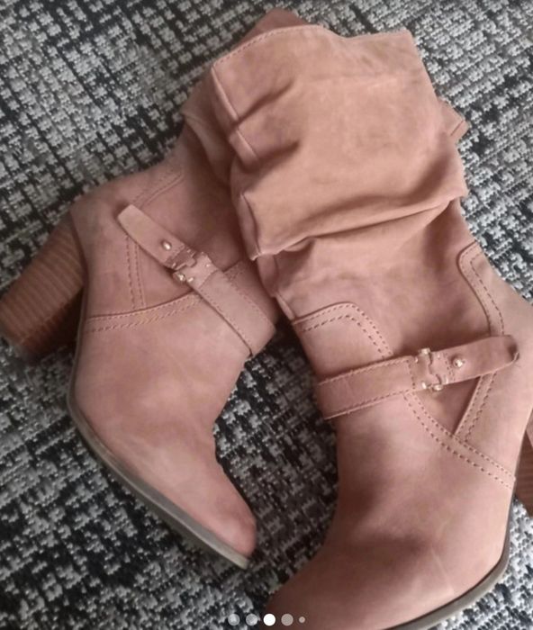 Botas de cano médio , pele macia, marca Aldo