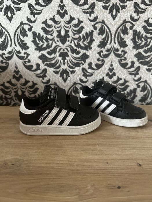 Оригінальні Adidas дитяче взуття
