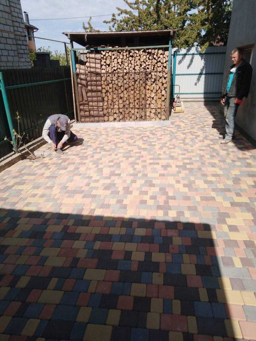 Укладання тротуарної плитки