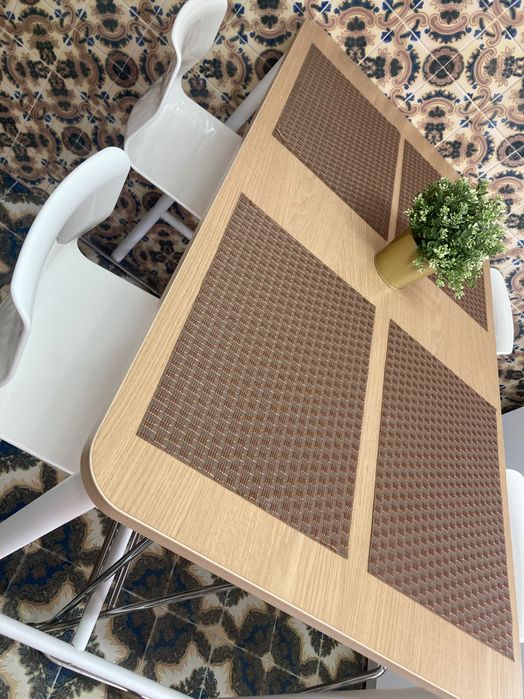 Mesa alta com 4 cadeiras altas IKEA