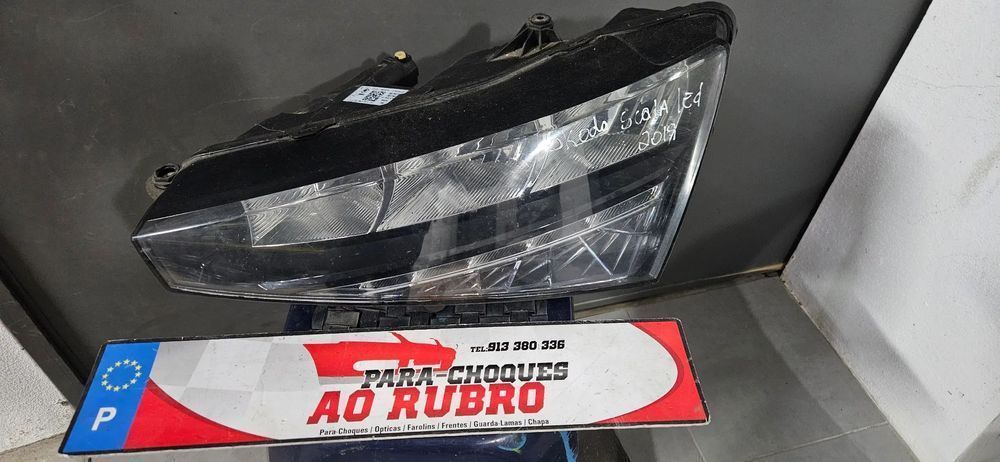 Farol esq skoda scala led 2019