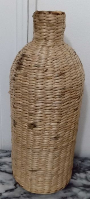 Jarra decorativa em vime