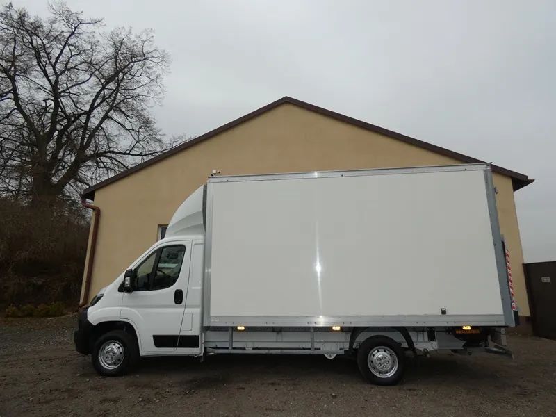 Peugeot Boxer kontener+winda  klimatyzacja