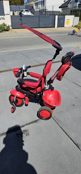 Rowerek trzykołowy z uchwytem na napój oraz torebką i zabawką