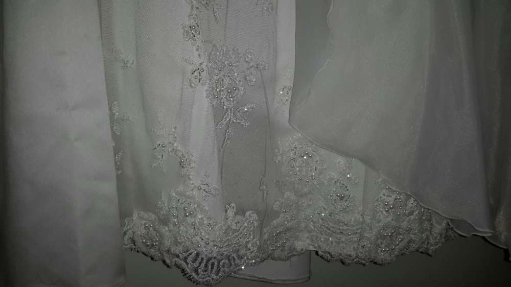 Aktualne Suknia ślubna z piękną koronką rozm. 38