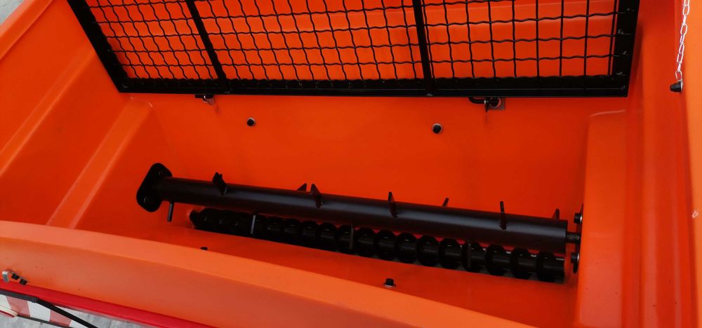 Piaskarka wałowa 550l 900kg hydrauliczna zawieszana AGROSTAL