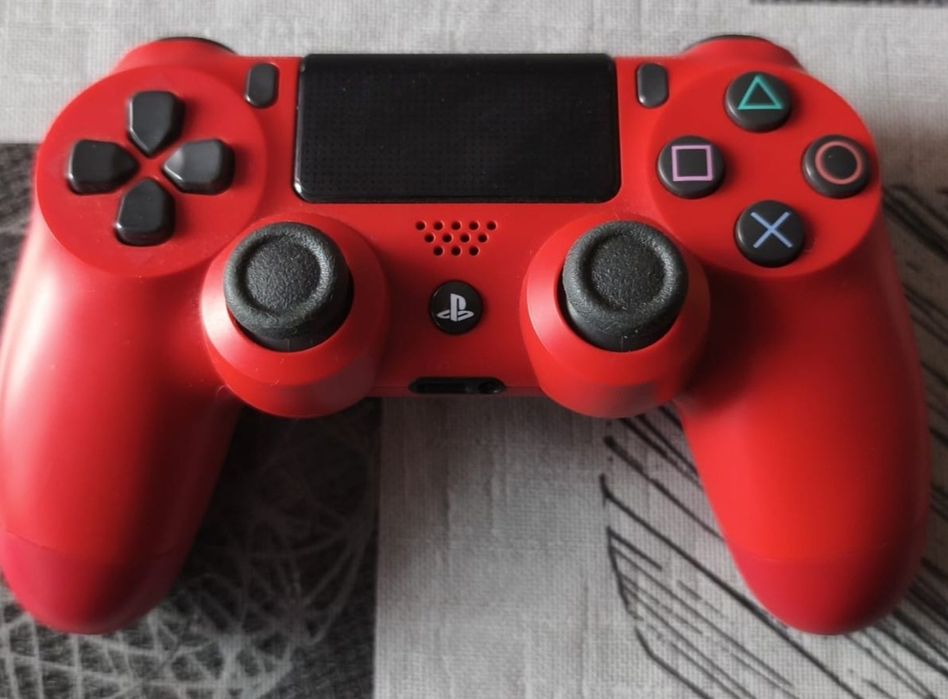 Playstation 4 500GB, com 1 comando( preto ou vermelho), e jogo Fifa 20