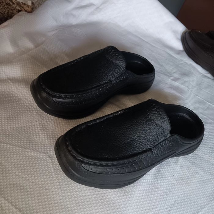 Vendo 1 par de chinelos para homem