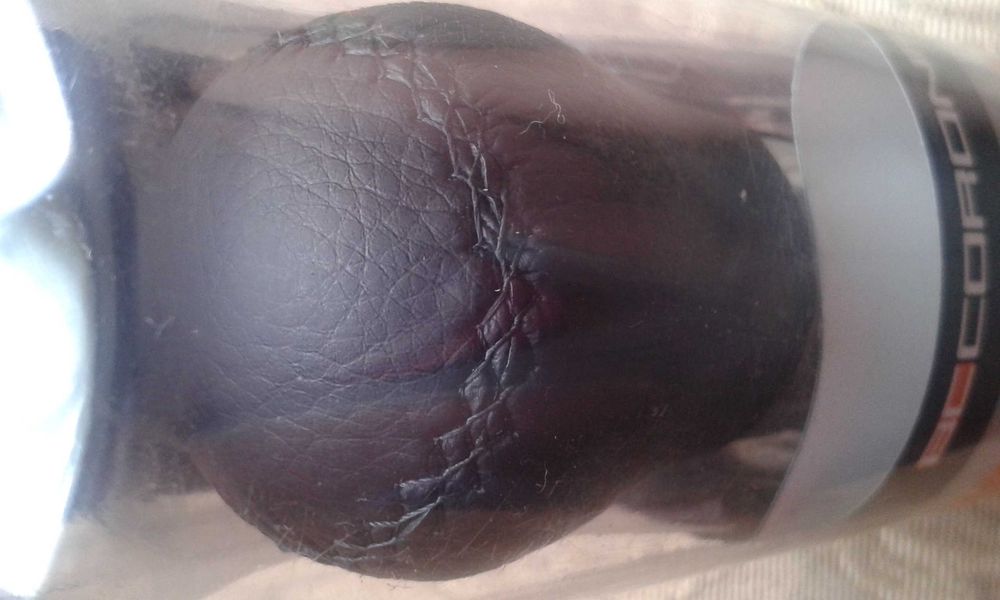 Punho mudanças em pele preto