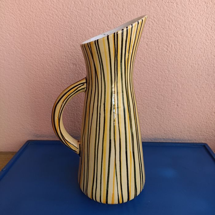 Conjunto cerâmica modernista portuguesa: jarro grande e copo Anos 1950