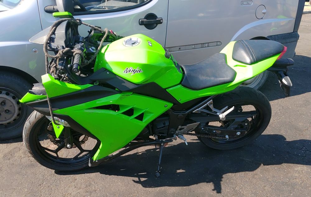 Kawasaki Ninja 300 lampa manetka szyba set obudowa licznika owiewka