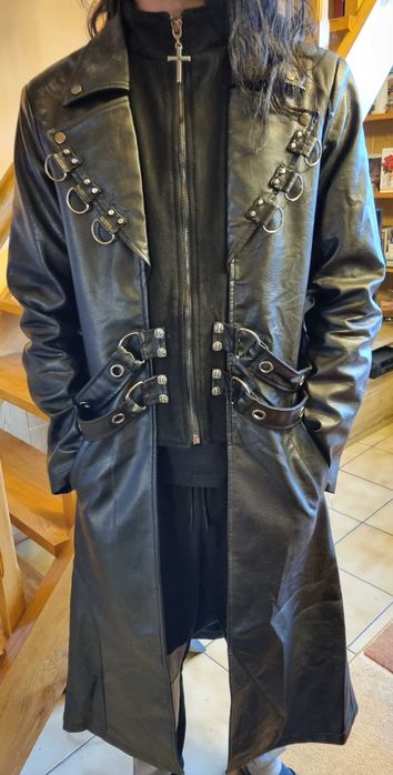 Płaszcz skórzany z krzyżem