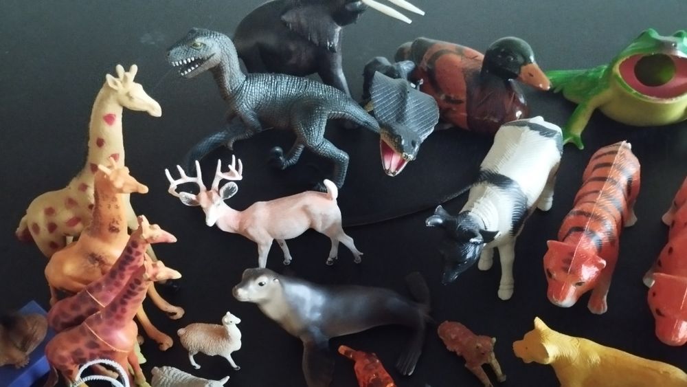 Pack de 100 figuras de animais em PVC de vários tamanhos