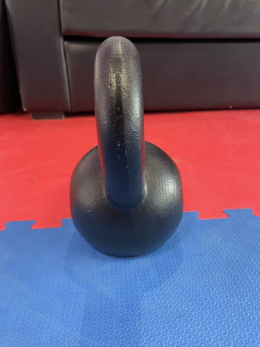 Kettlebell 10 kg żeliwny odważnik kettla