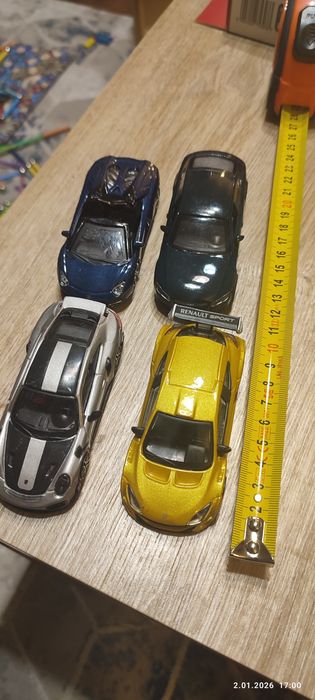 4 samochodziki          .