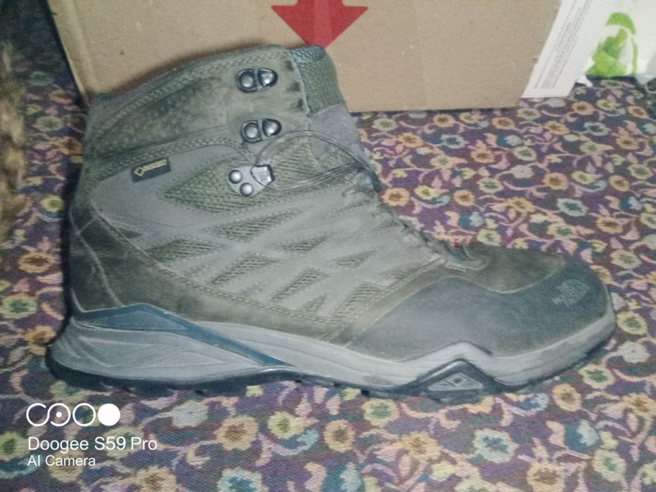 Ботинки трекинговые.