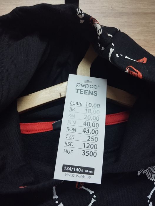 Bluza chłopięca z kapturem szkielety halloween 134/140