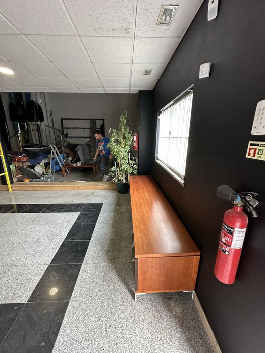 Pavilhao com 2 pisos ( ronda os 800m2) Esposende