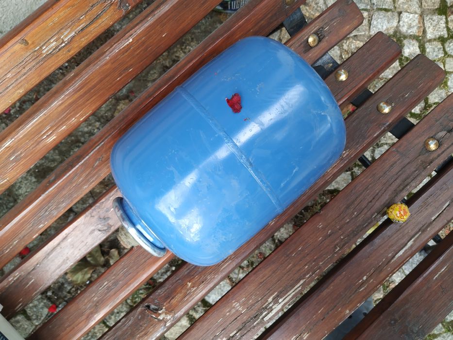 Zasobnik na ciepłą wodę 300 l dwie sztuki