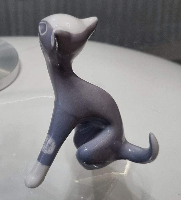Sygnowana figurka Kotek mały Z. Kosicka Ćmielów, lata 50.