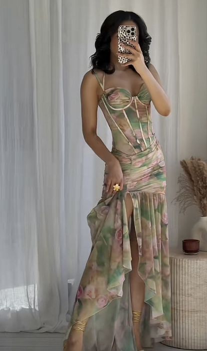 Sukienka z rozcieciem Oh polly Haruna