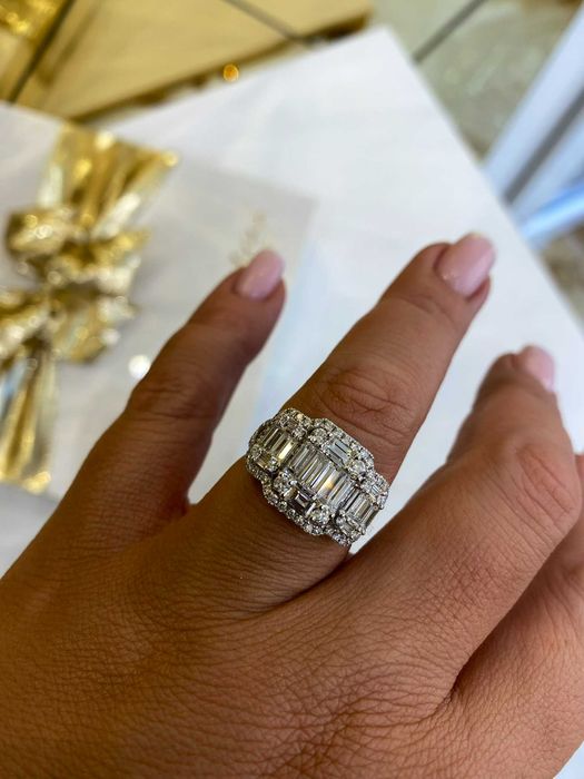 Pierścionek z diamentami naturalnymi Infinity bagiety 1.90 CT