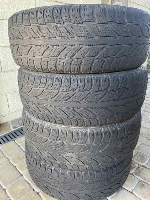 Резина R17 215/65 зима.