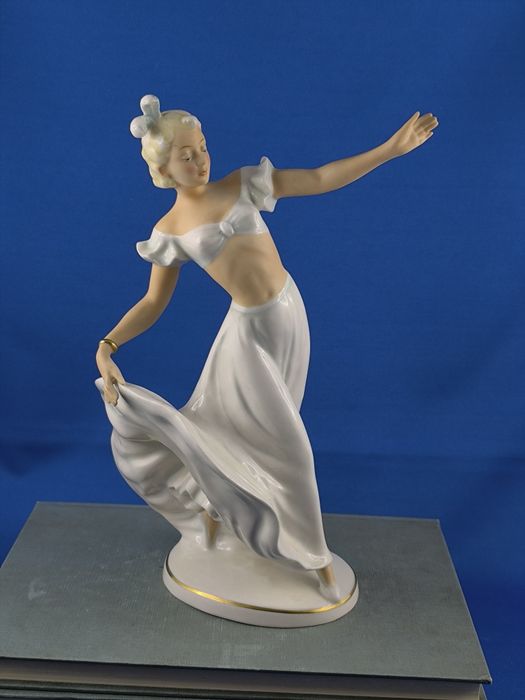 Kobieta dama tancerka Schaubach Kunst Niemcy #porcelana #dekoracja