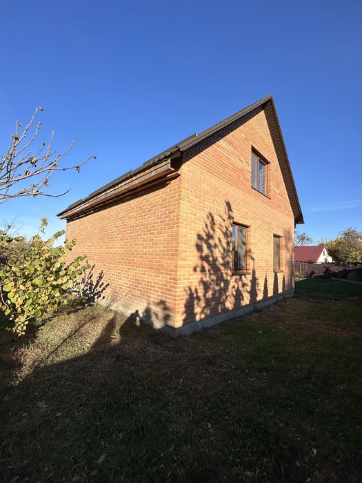 Продаж будинку з виходом до річки