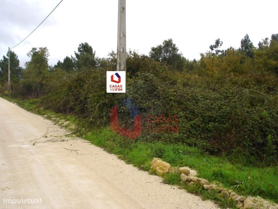 - BAIXA DE PREÇO - Terreno com 2880 m2 com bons acessos.