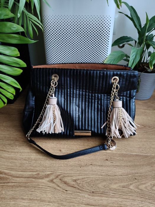 Czarna torebka River Island z frędzlami
