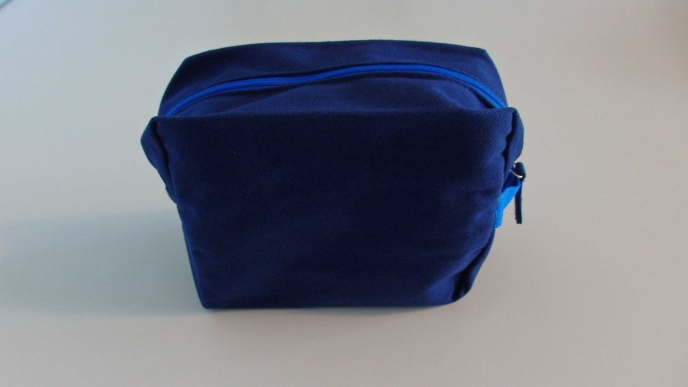BIOTHERM kosmetyczka męska niebieska na suwak